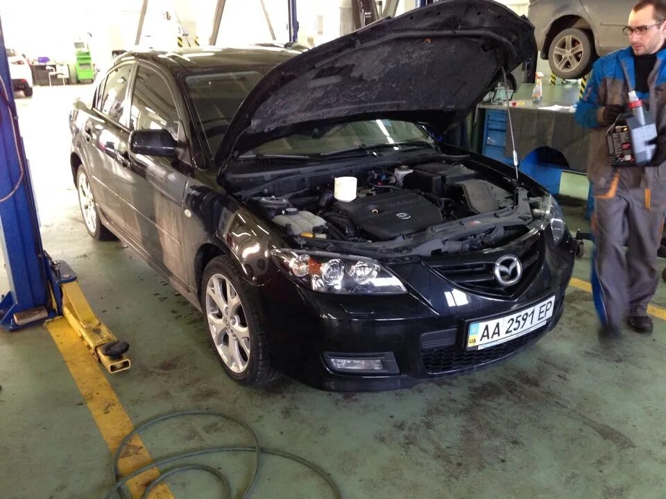 Mazda 3 BK 2007 моторное масло. Мазда 3 2007 года 2.0 механика жрет масло. Замена масла в Mazda 3. Mazda 3.7 замена масла.