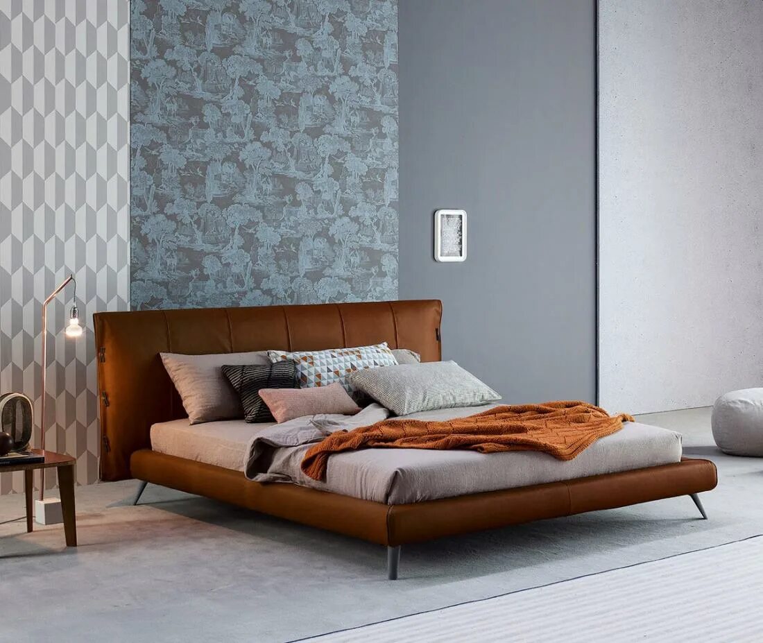 Кровать из натуральной кожи. Bonaldo Cuff. Bonaldo Cuff Bed. Кровать Bonaldo. Bonaldo Bloom кровать.