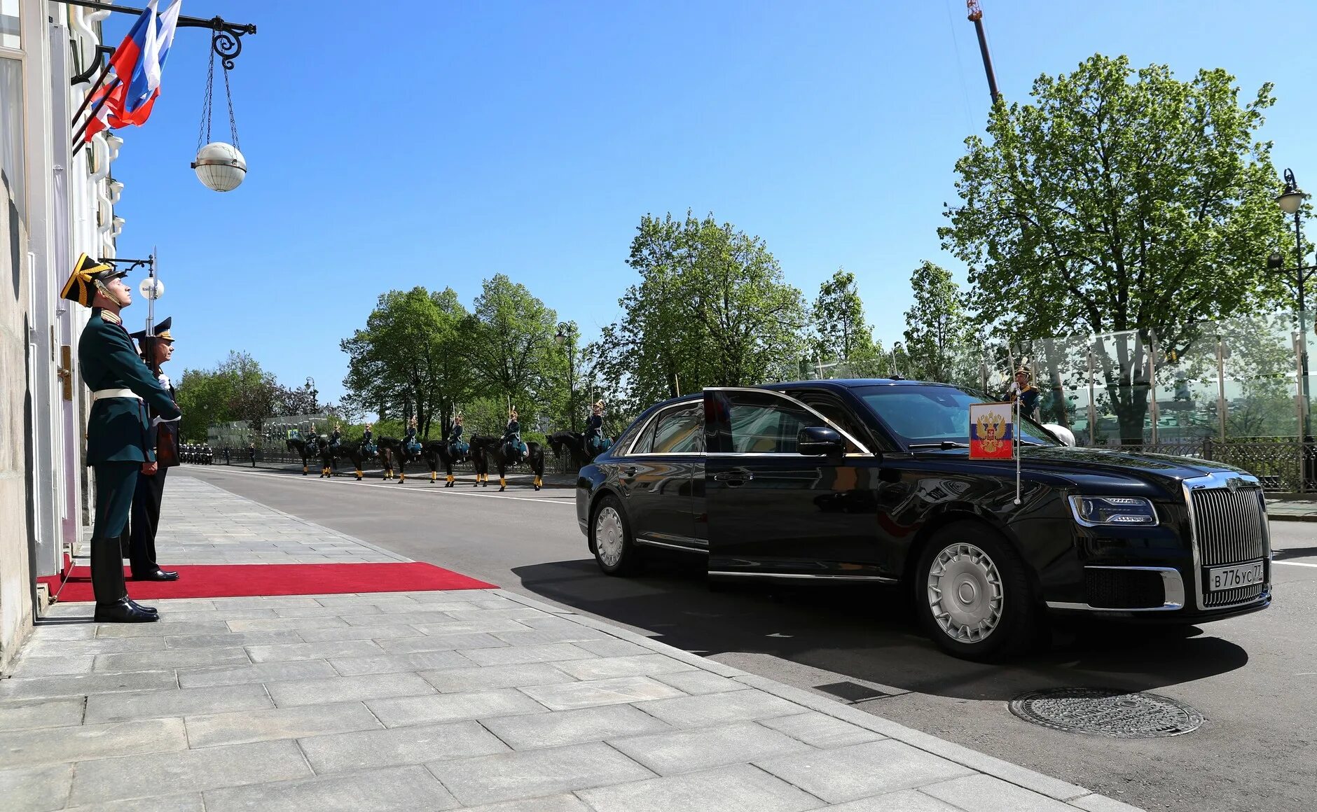 Президентский автомобиль. Путинский лимузин Аурус. Aurus лимузин Путина. Президентский лимузин Путина в 2018.