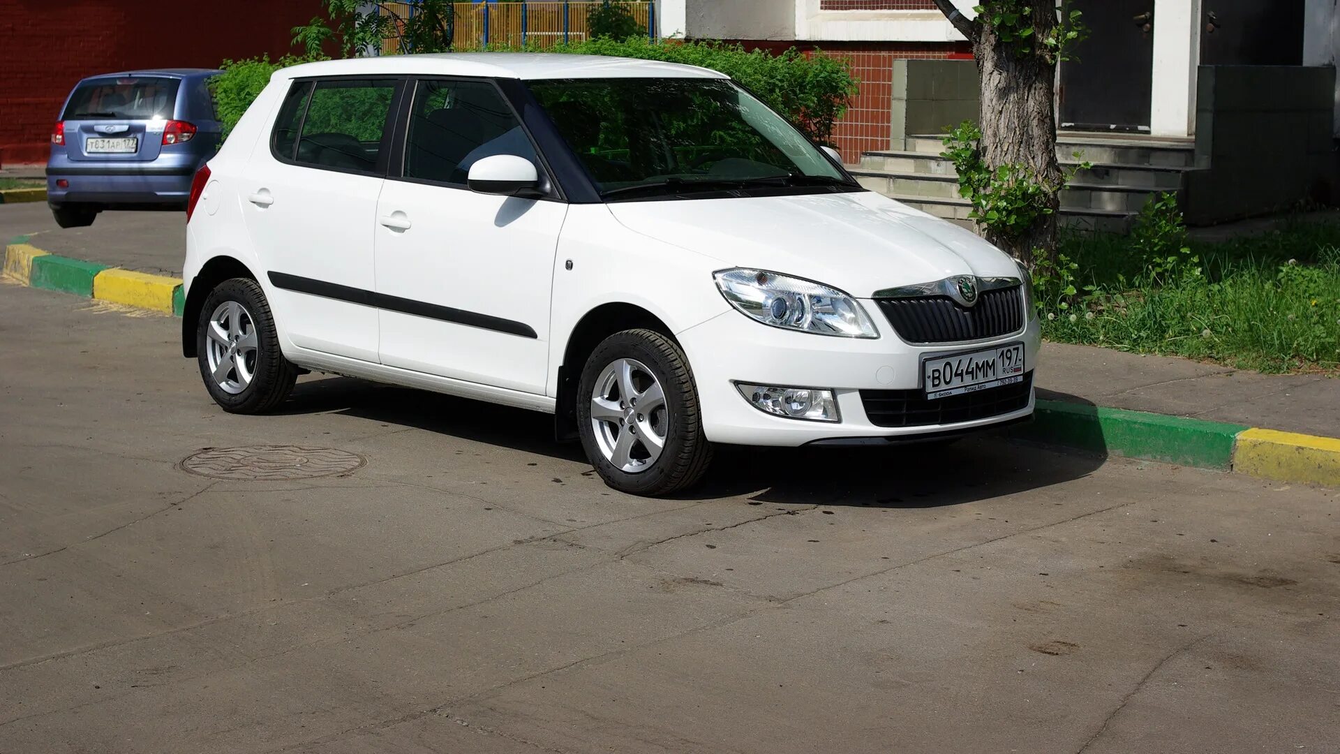 Skoda Fabia 2012 1.4. Шкода Фабия 2012 года. Шкода Фабия 1.4 белая. Фабия 2012 белая. Шкода фабия 1.4 2012