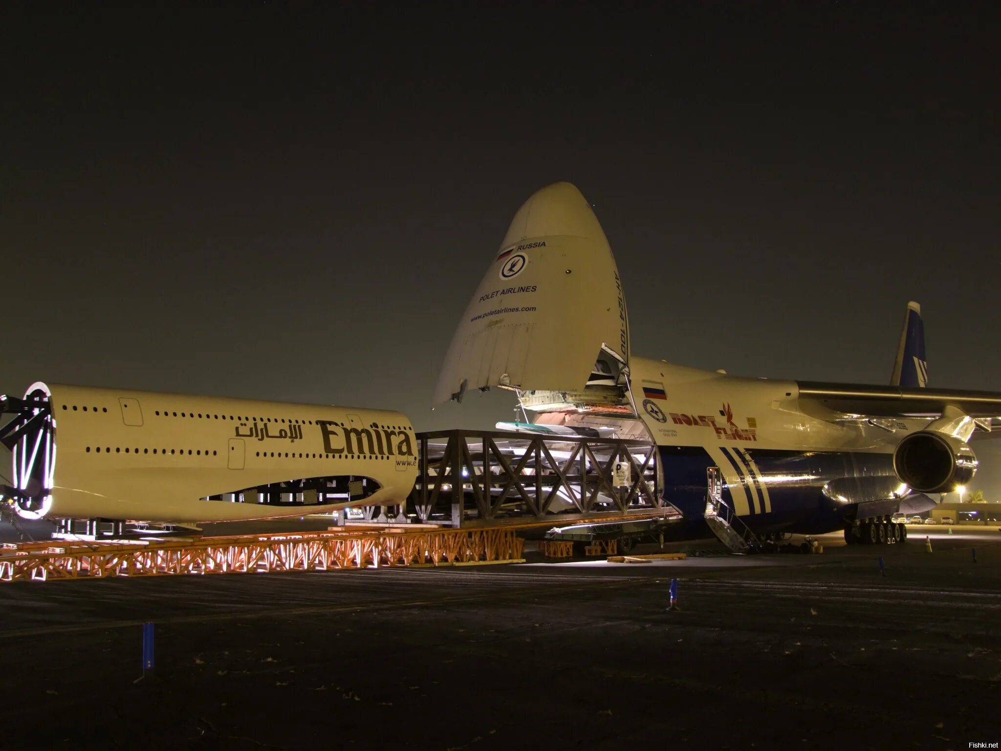 Самые большие пассажирские. АН-124 Руслан Airbus a380. Самолет Аэробус а380. Самый большой самолет Airbus a380. Новый Аэробус а380.