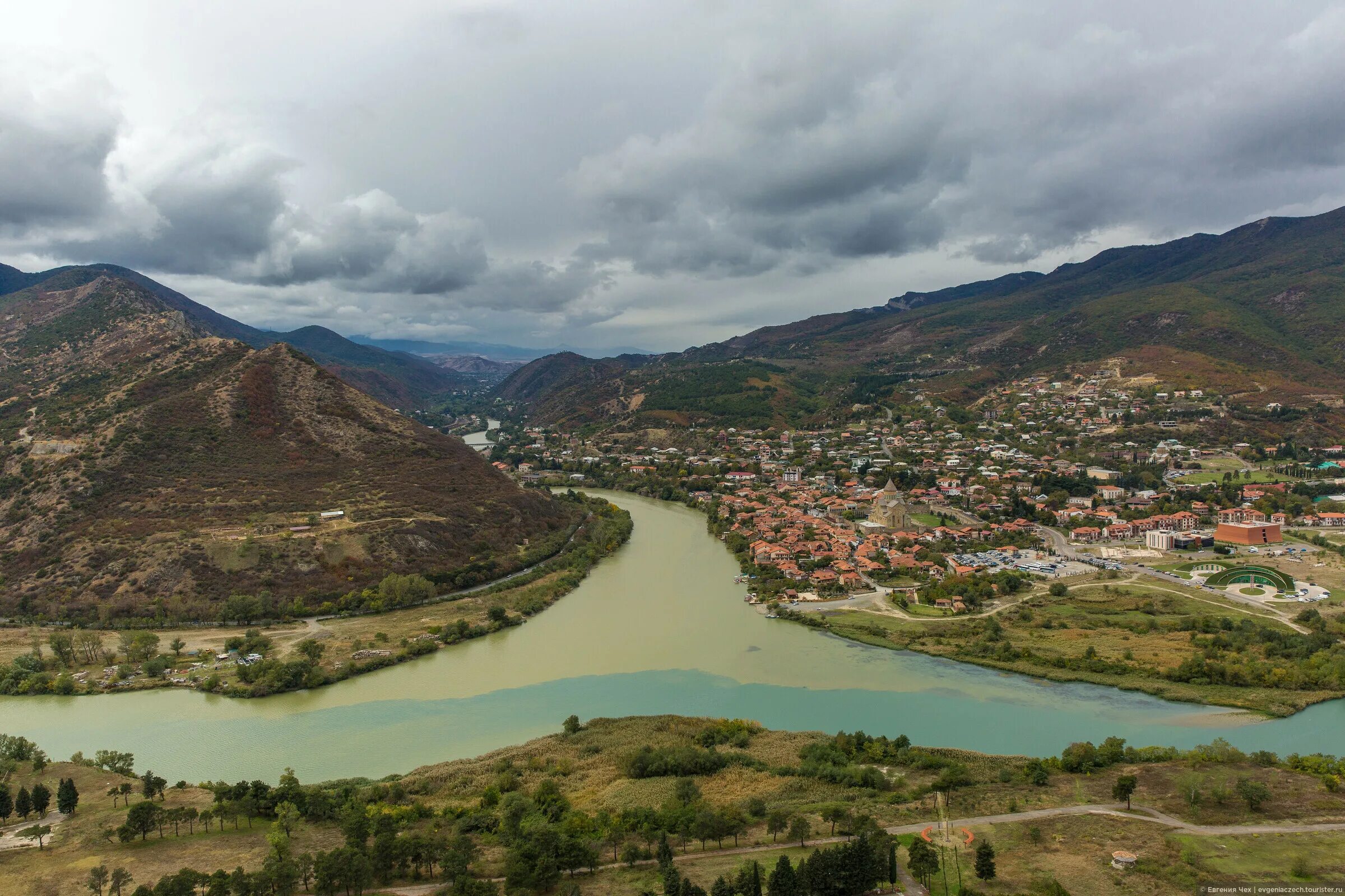 Театрон парк мцхета. Башня кутекрома. Old mtskheta 7 лет. Old mtskheta 7 лет. Салобие мцхета.