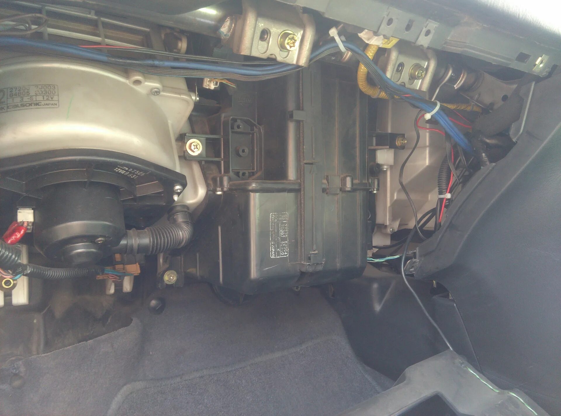 Где находится салонный фильтр ниссан замена салонного фильтра Nissan Otti, 0,7 л, 2011 года расходники DRIVE2