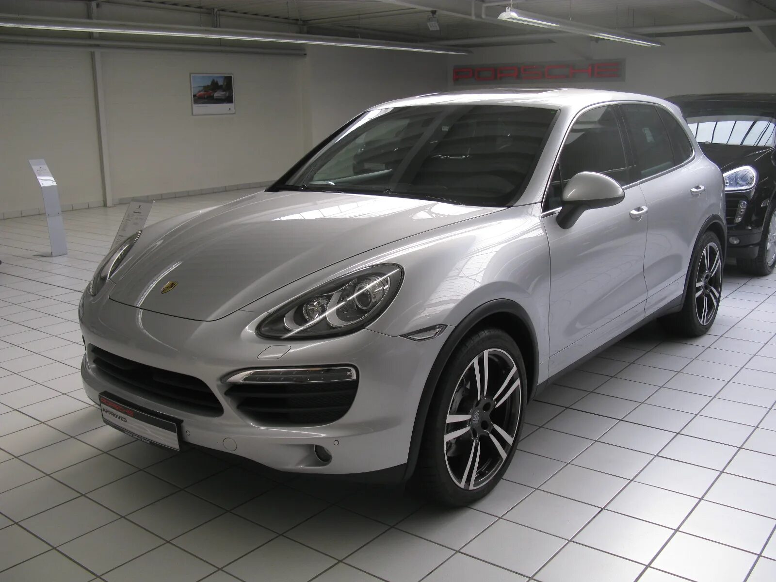 Cayenne 92a. Порше кайен 92а. porsche cayenne 92a. кайен 92a. порш каен в светло сером цвете фото.