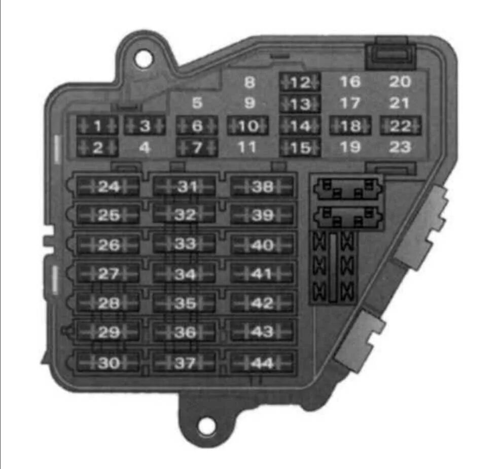 Предохранители ауди б 4. Блок предохранителей Ауди а4 б6. Блок предохранителей Ауди а 4 Авант. Блок предохранителей Ауди а8 д4. Блок предохранителей Ауди а4 б5 1997.