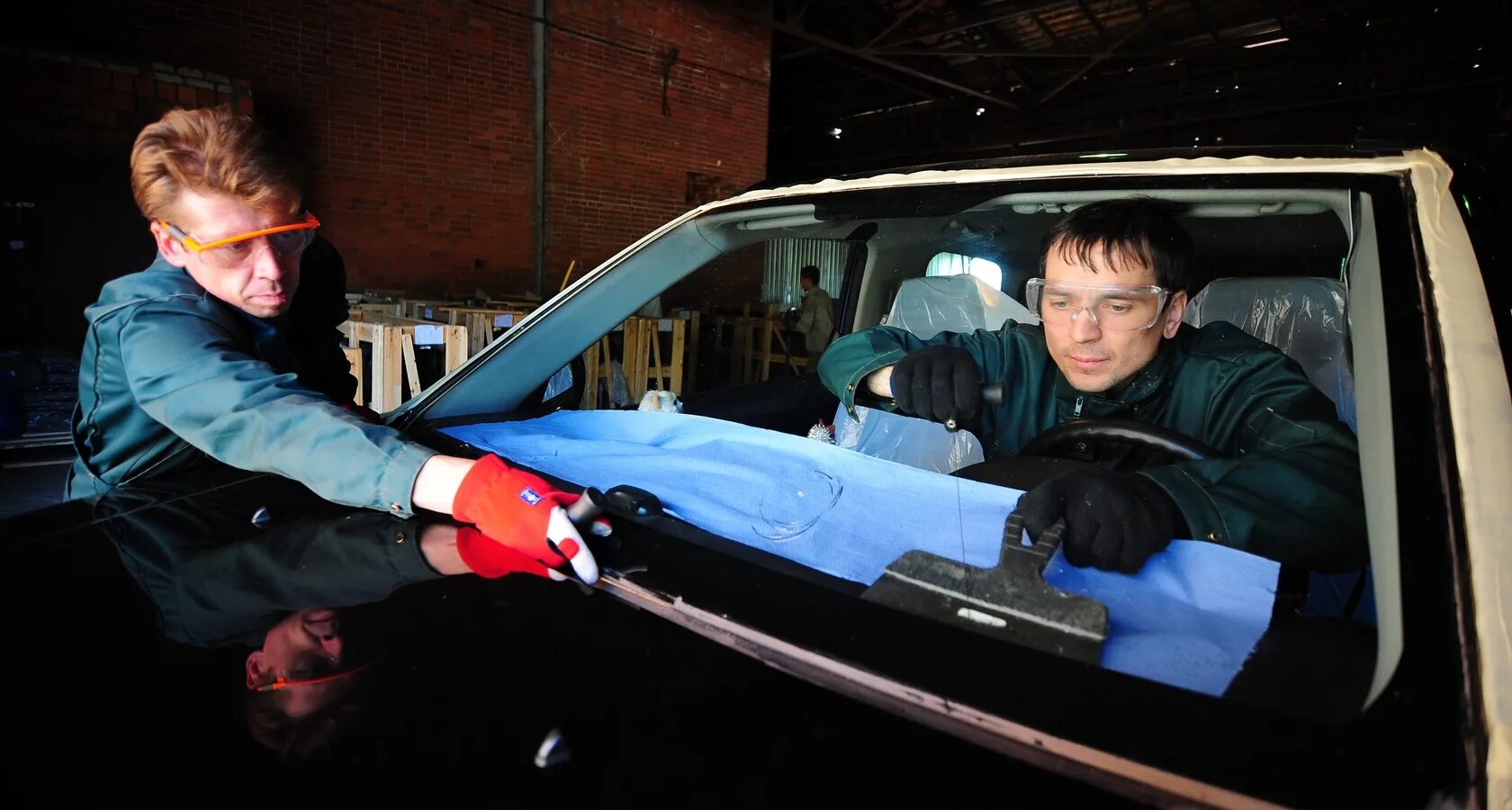 Замена лобовых стекол в петербурге. Carglass в спб. carglass машина. замена лобового стекла урал 4320. ремонт стекла автомобиля свао.