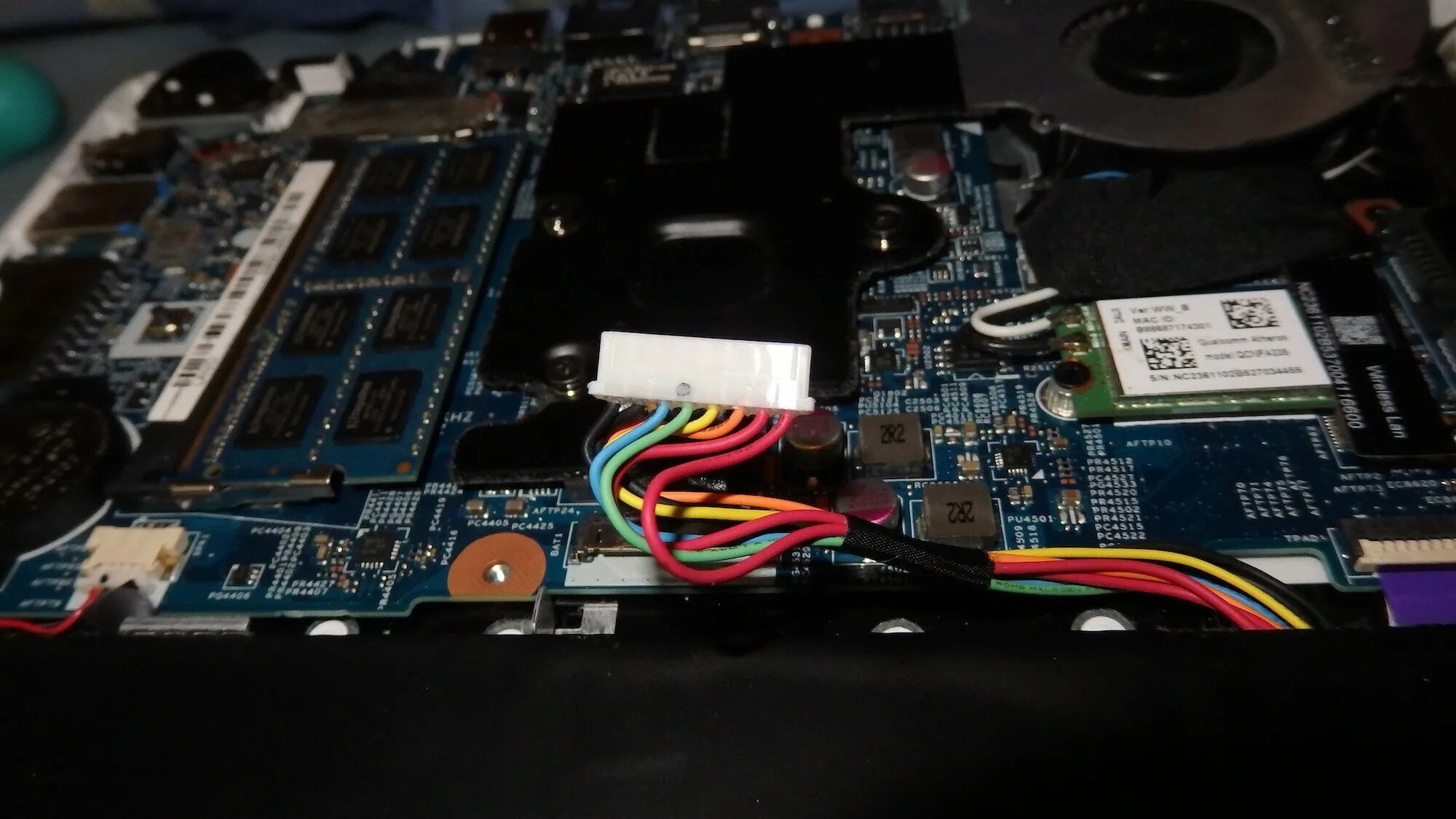 Выключается компьютер жесткий диск. Фирменные компьютеры acer aspire питание жесткого диска. отключения питания жесткого диска на ноутбуке. выключается жесткий диск. жесткий диск плата для ноутбука.