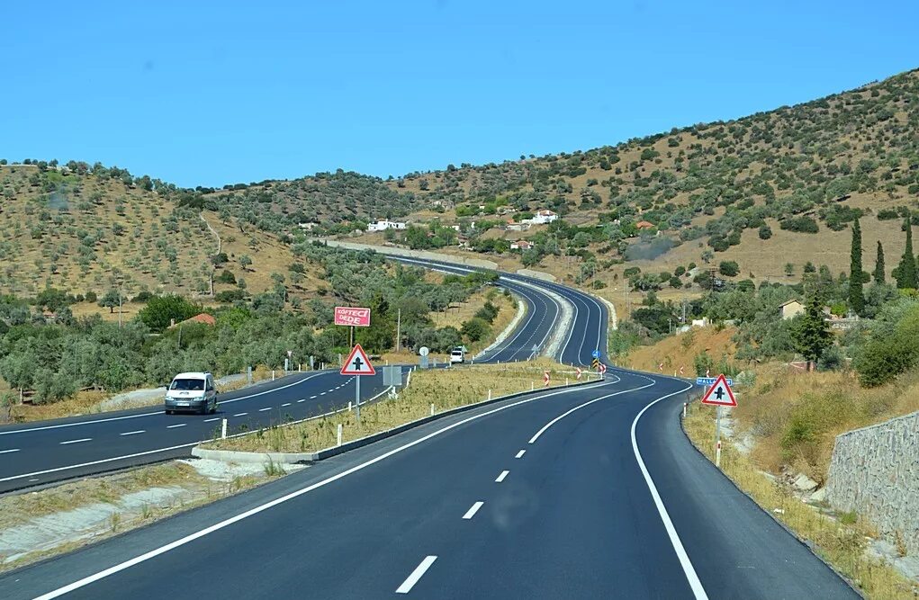 Какое движение в турции. Движение плит в турции. Какое движение в турции. Дорога анталия кемер. Землетрясение в турции на карте турции.