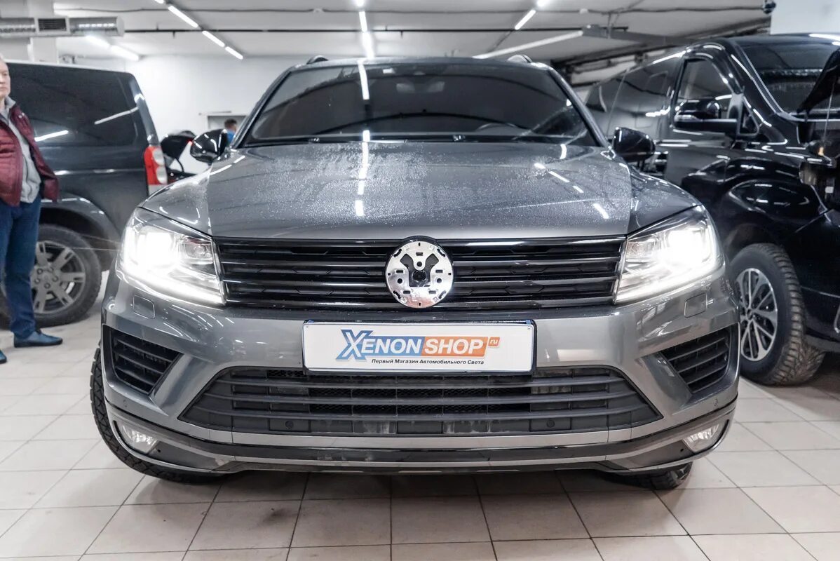 Touareg FL. Volkswagen Touareg 2008-2010 ксенон. VW FL. Таурег 3 передняя камера с.