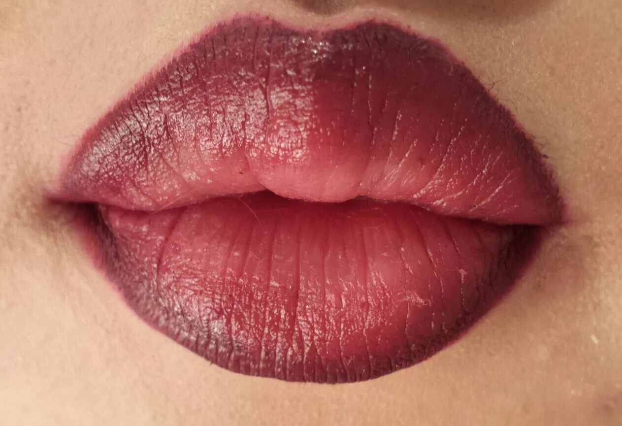 Fallen lips. Lips fall.