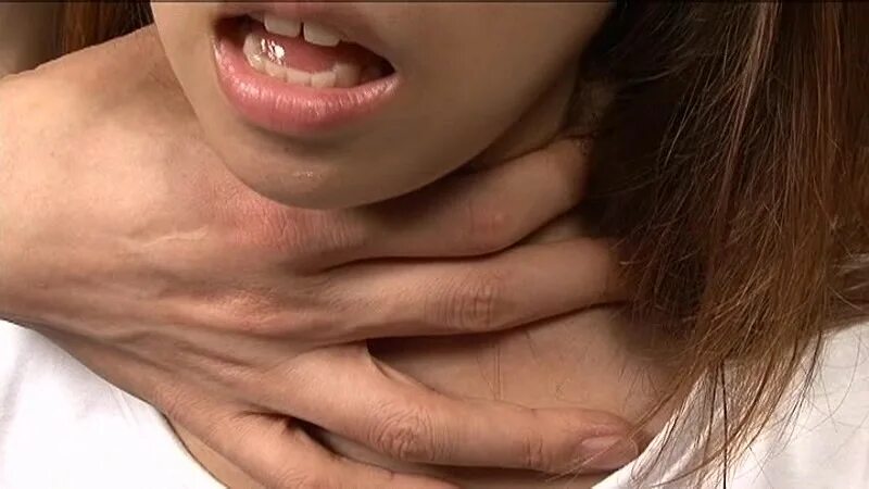 Throat fetish. Фетиш шея голову назад.