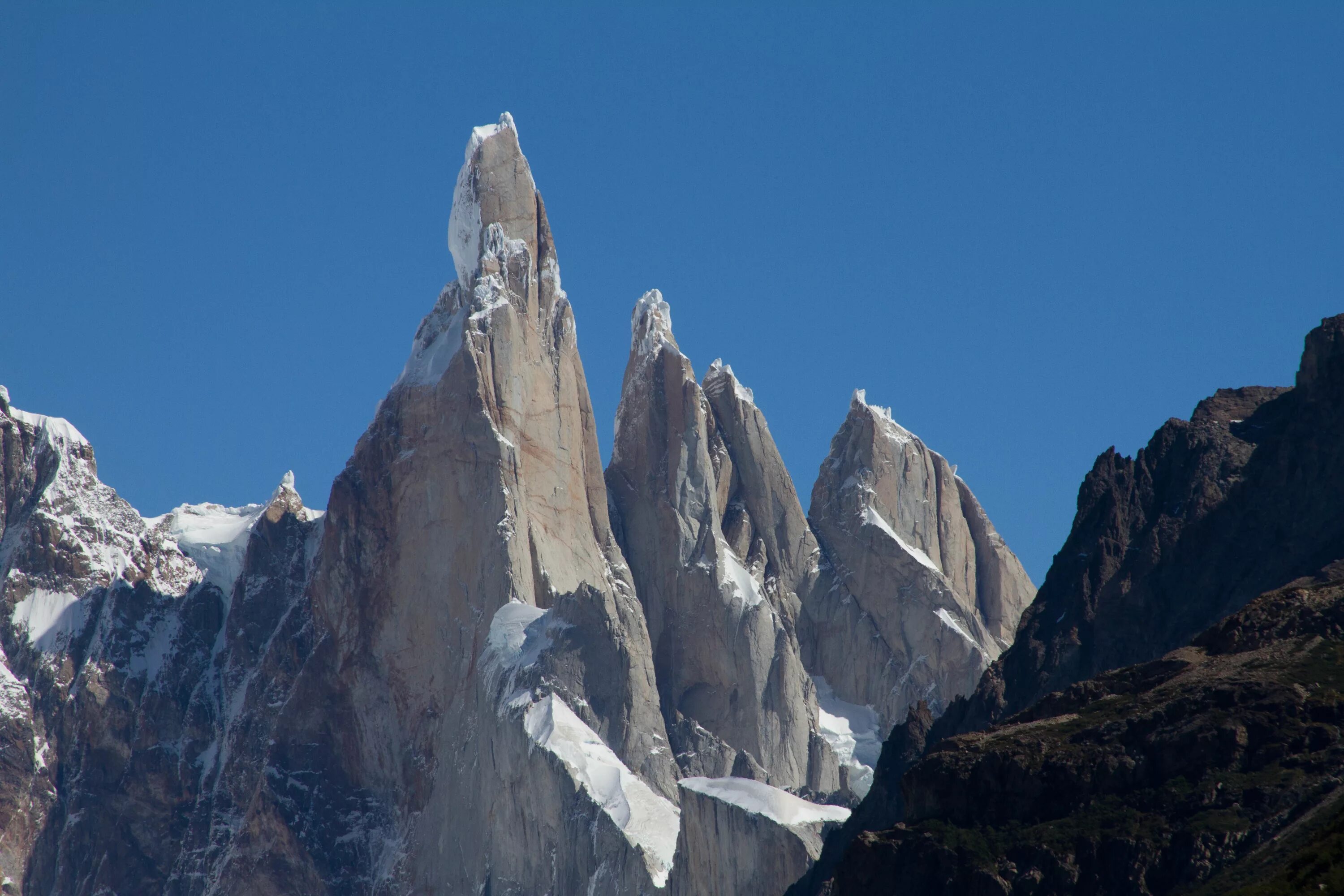 Была одной из самых острых. Серро Торре Аргентина. Cerro Torre гора. Патагония Сьерро-Торре. Пик Серро Торре.