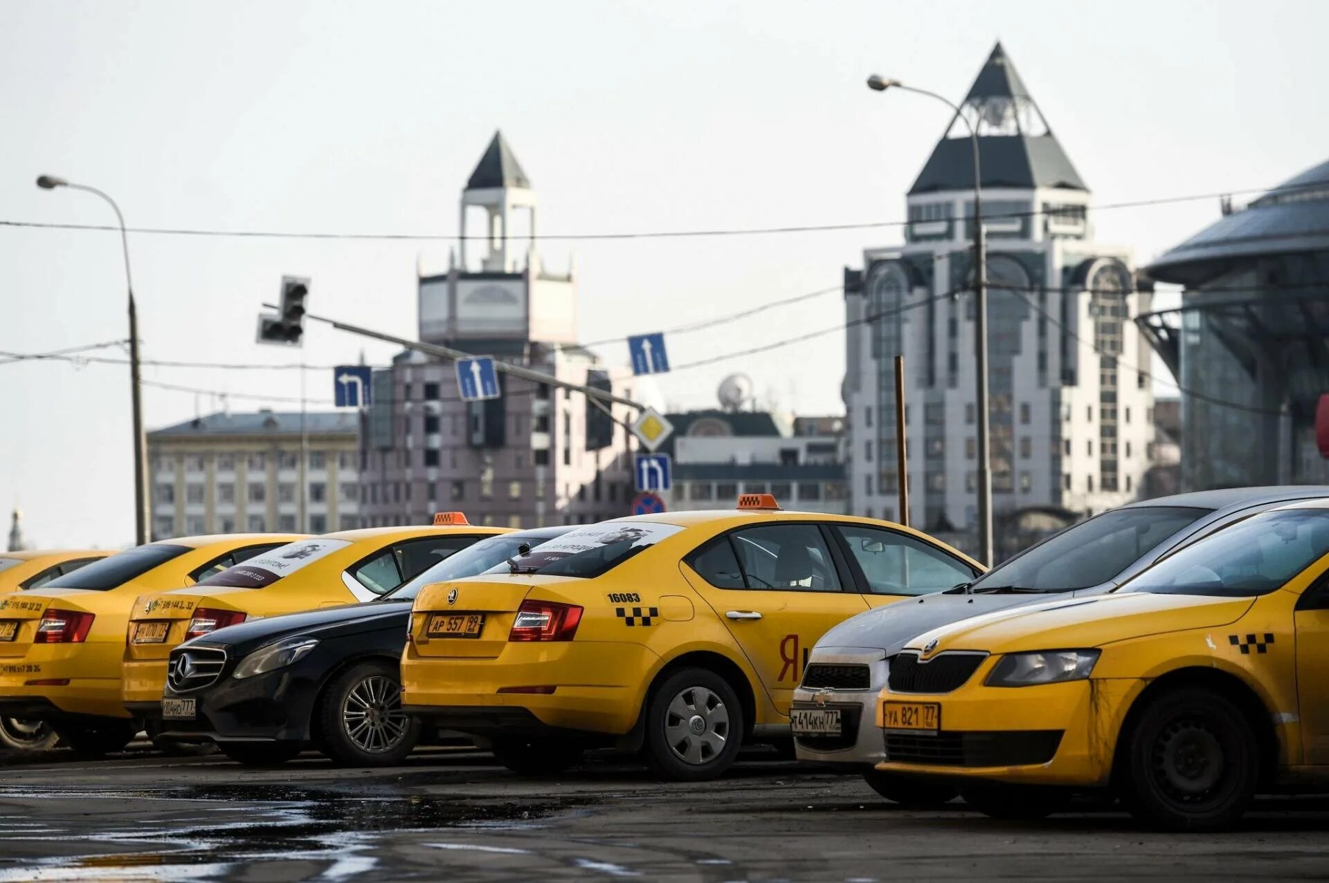 Такси Подмосковье. Такси Москва. Подмосковное такси. Московское такси. Расширение таксомоторного парка повышение