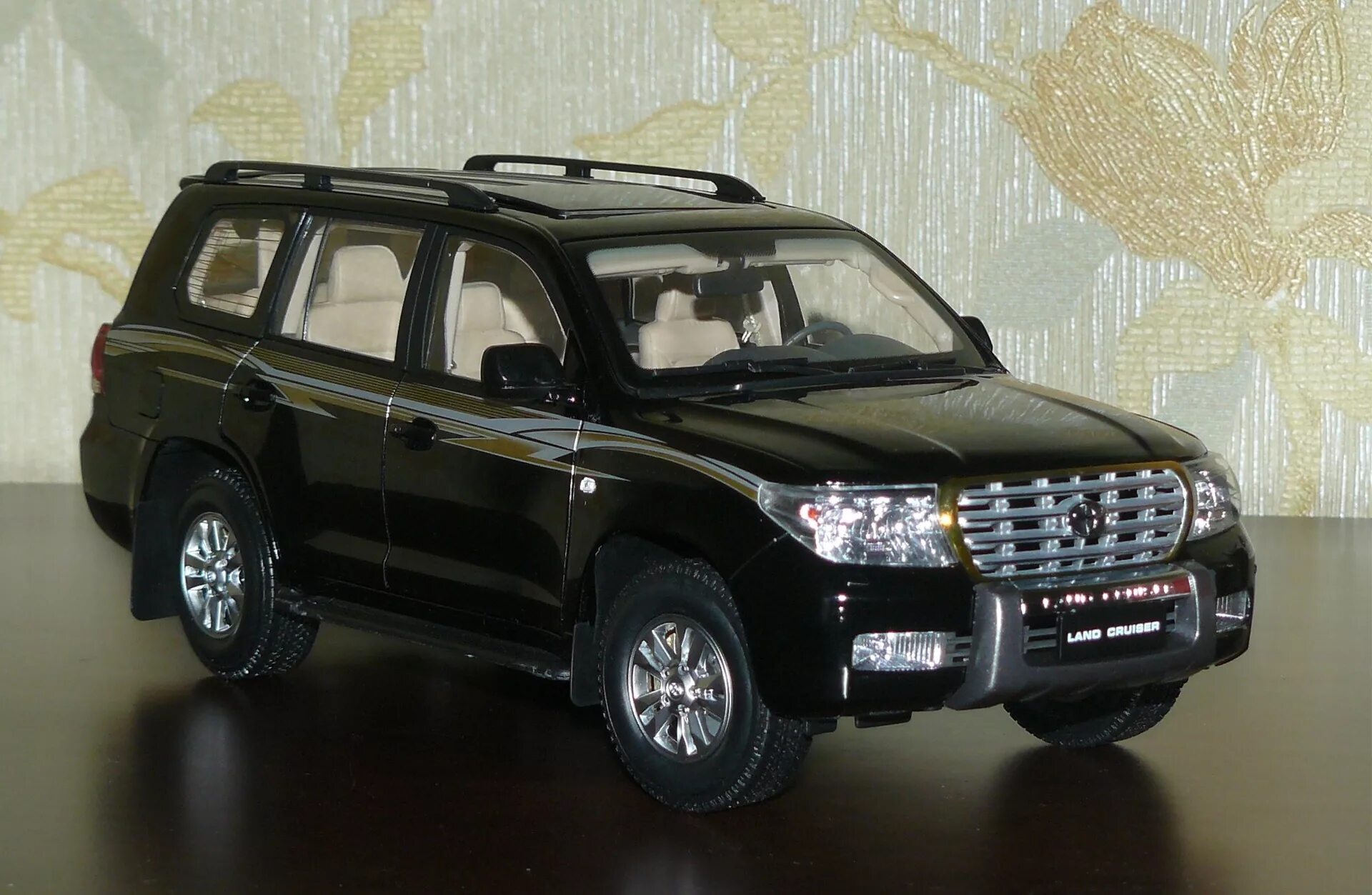 Модели больших машин. Jeep Cherokee 1 43. Jeep Grand Cherokee 1/18. Модель джип Гранд Чероки 1/18. Jeep Grand Cherokee 1:24.