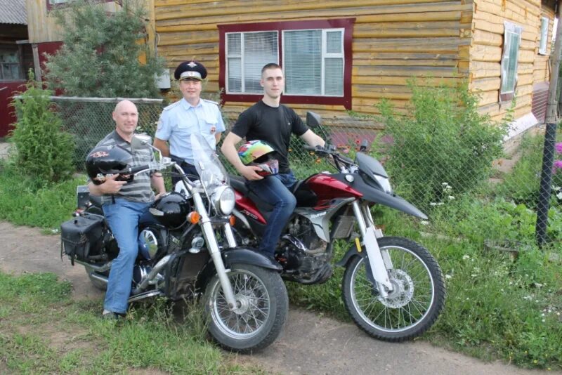 Лучший мотоцикл для деревни. Мотоцикл для села. мопед в деревне. мото сельская местность. мотоцикл в деревне.