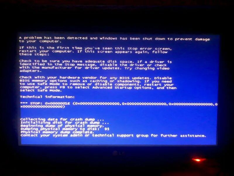 Синий экран двд. A problem has been detected and Windows. Ошибка виндовс a problem has been. Синий экран с английскими буквами.