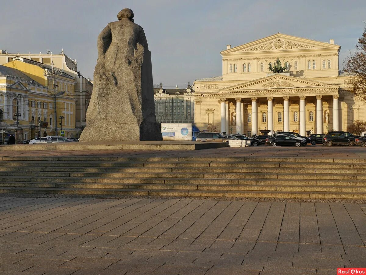 Театральная площадь какой район москвы. Театральная площадь Москва. Ансамбль театральной площади в Москве. Театральная площадь в Санкт-Петербурге. Театральная площадь Липецк.