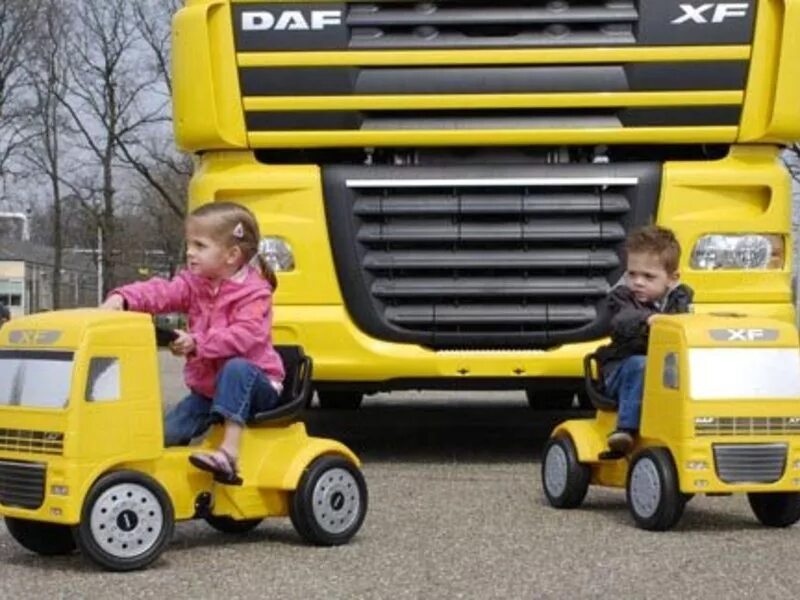 Про детей грузовик