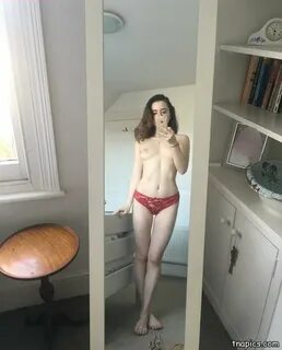 Lily Mo Sheen Nude And Leaked Photos. 