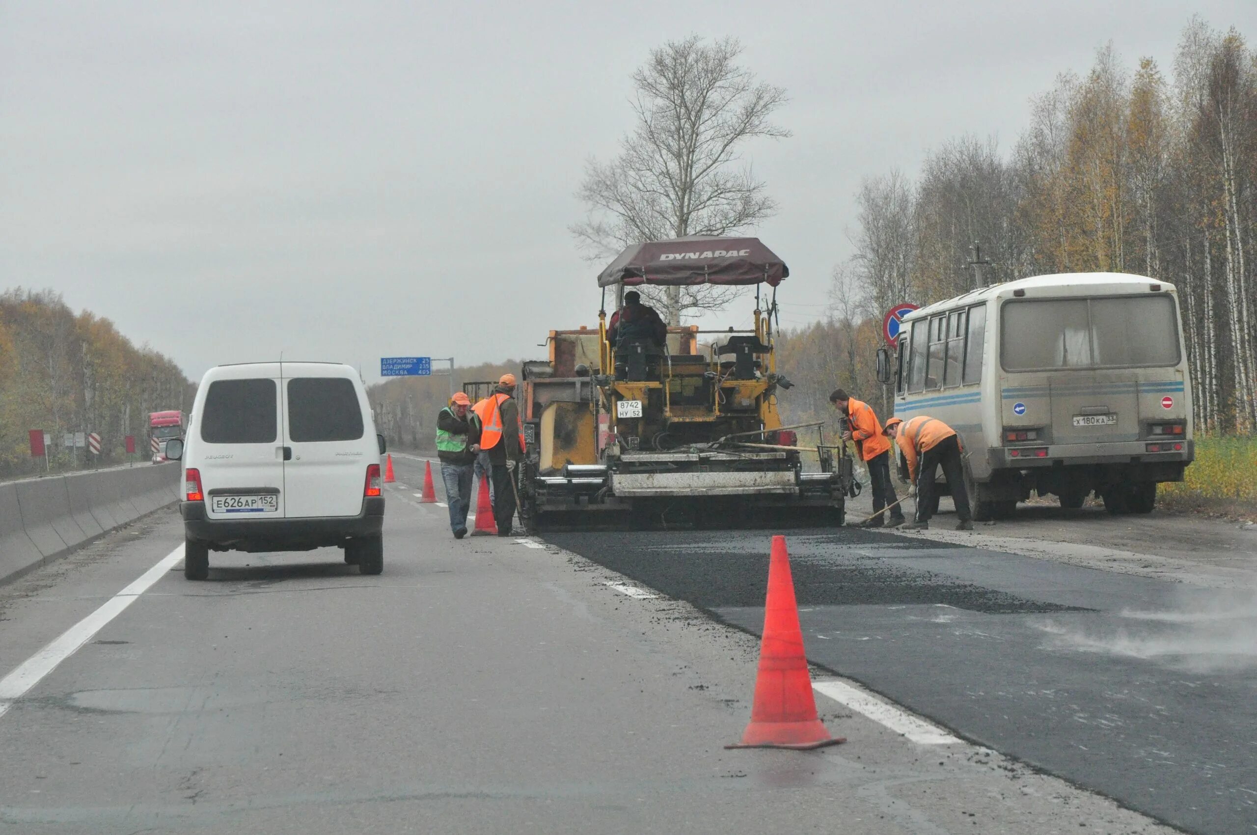 За 3 недели отремонтировали 58 километров дороги. Ремонт дорог. Дорожники Нижегородской области. Ремонт дороги. Нижегородские дороги.