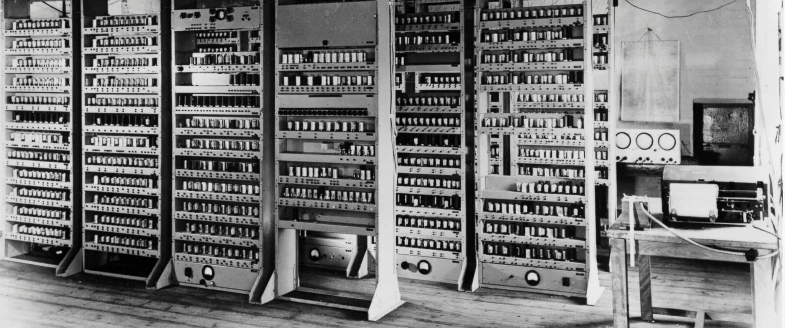 Первая эвм основанная на ламповых усилителях. Edsac 1952. мэйнфрейме edsac. 1949г. эдсак. эвм edsac, 1949 г.