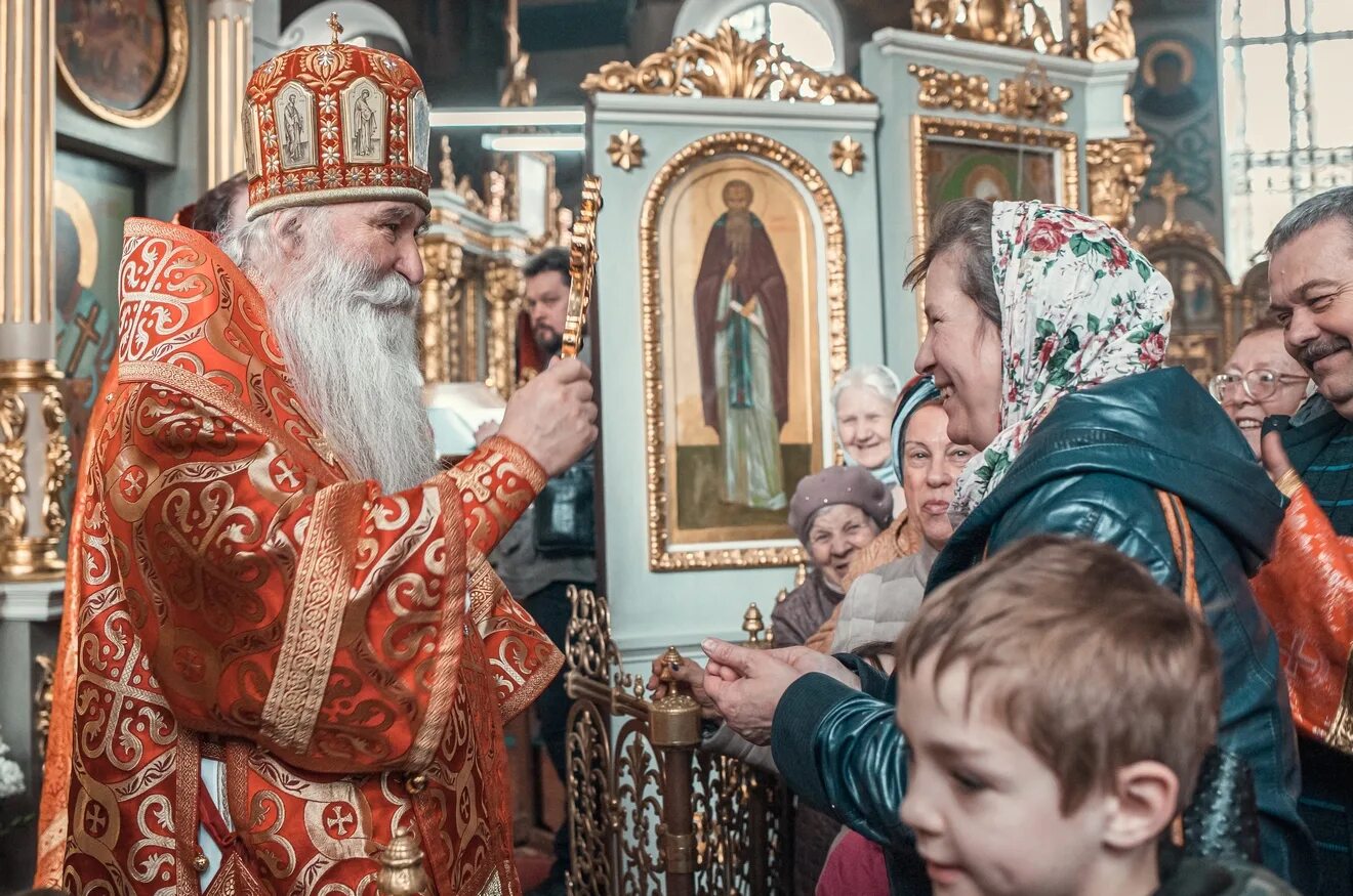 Служба в параскеве пятнице в бутово. Храм Параскевы пятницы в Качалове. Храм великомученицы Параскевы пятницы в большая Тросна Пасха 2023. Храм Параскевы пятницы Великодворье.