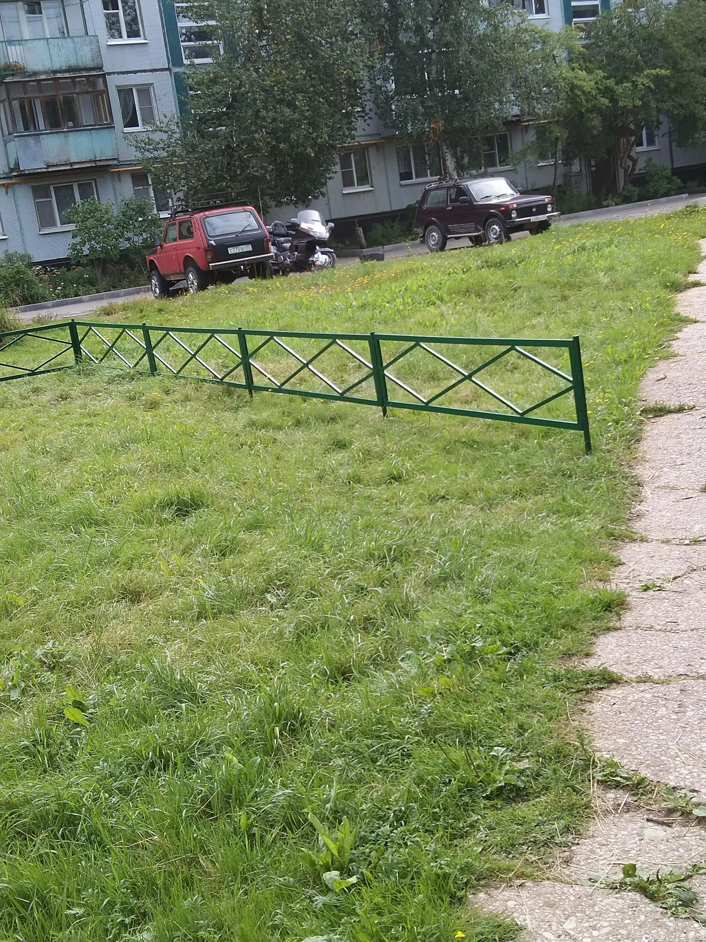 Ограждения дворов. Ограждение двора. ограждение придомовой территории. забор для придомовой территории. ограждения для дворовых территорий.