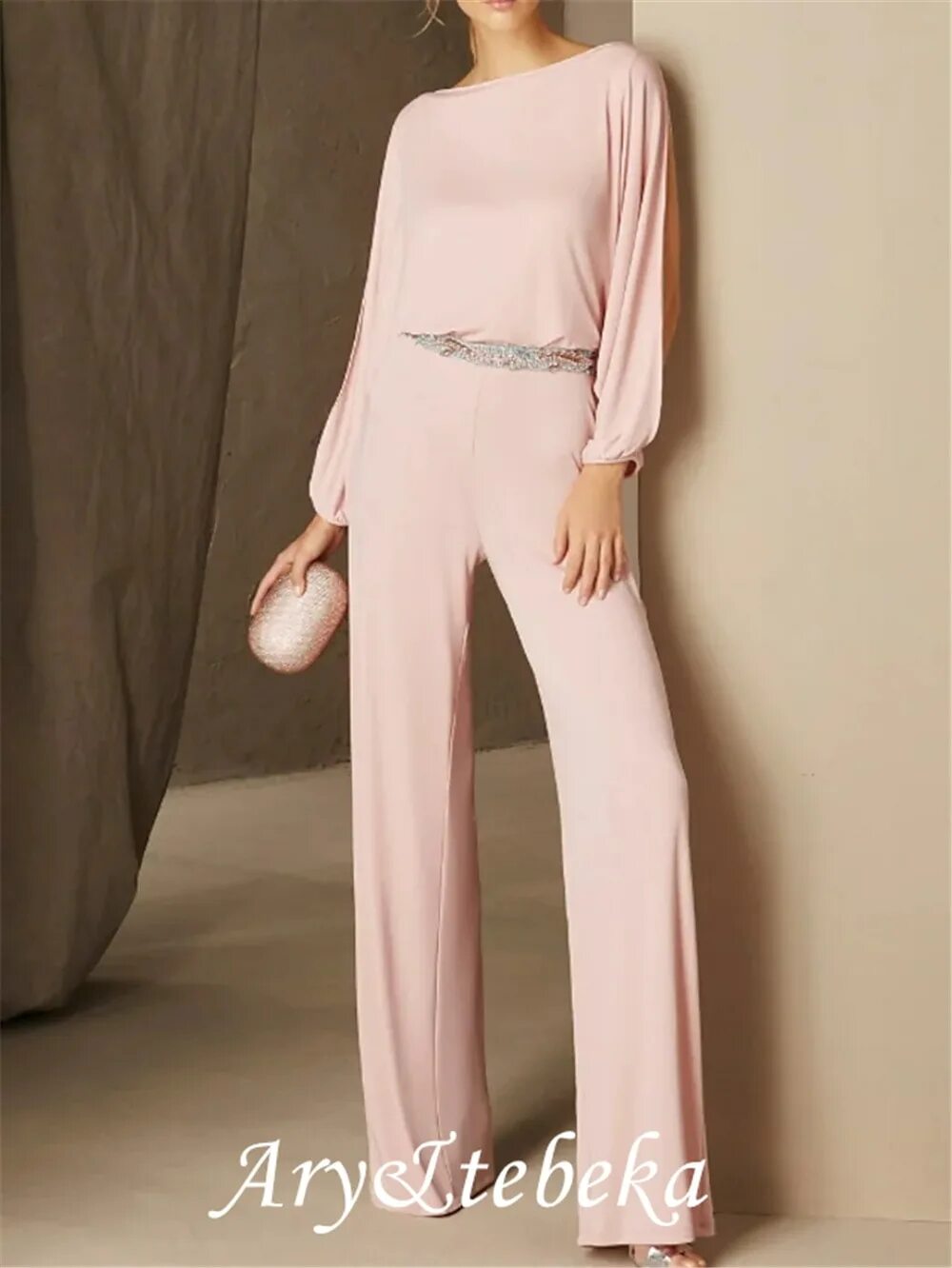 Костюмы брючные женские праздничные. Комбинезон для девушки вечерний. Белый костюм женский брючный палаццо. Брючный костюм ninele ари 782801. Вечерние нарядные брючные костюмы.