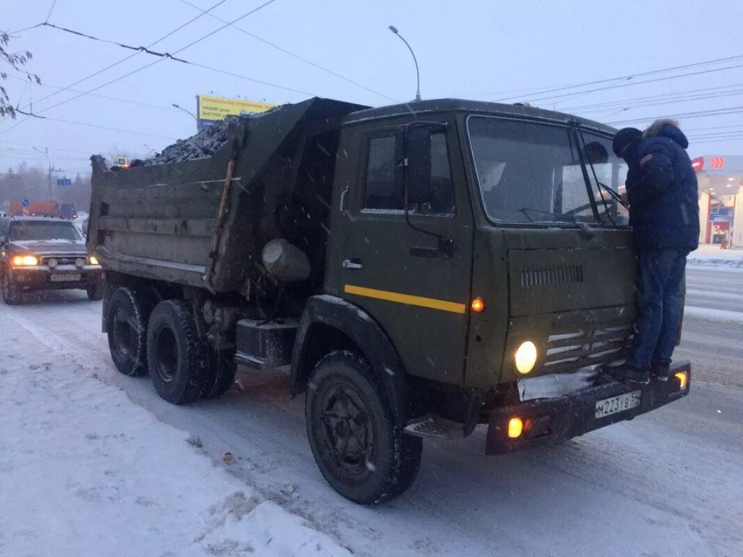 Купить камаз в новосибирской. КАМАЗ 55111 Новосибирск. Вывоза снега Губаха КАМАЗ 55111.