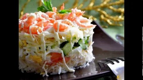 Салат с креветками семгой и красной