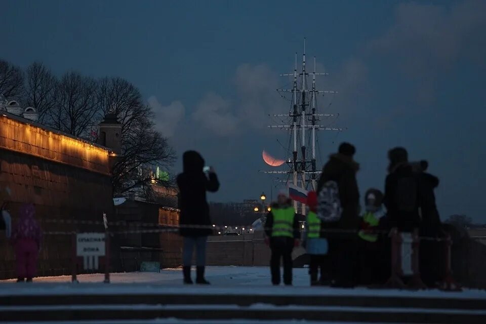 Затмение 8 апреля 2024 время москва. Затмение в Хабаровске. Затмение 8 ноября в Хабаровске. Лунное затмение 8 ноября 2022 Хабаровск. Затмение Луны 8 ноября 2022 в Хабаровске.