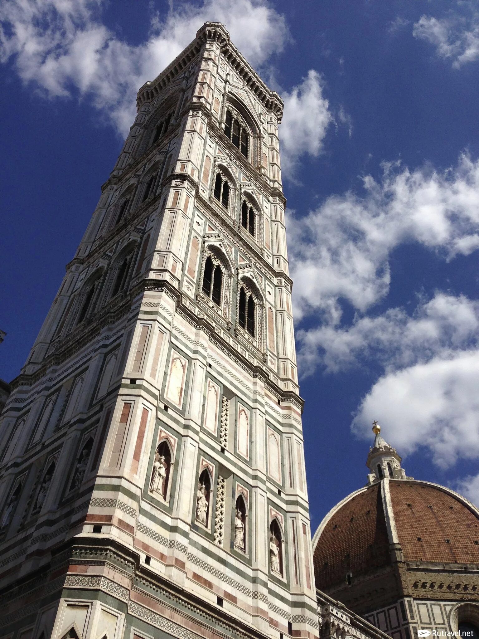 колокольня джотто сверху. пизанская башня башня в пизе. колокольня сан миниато флоренция. на вершине колокольни джотто, флоренция. колокольню в итальянском городе.
