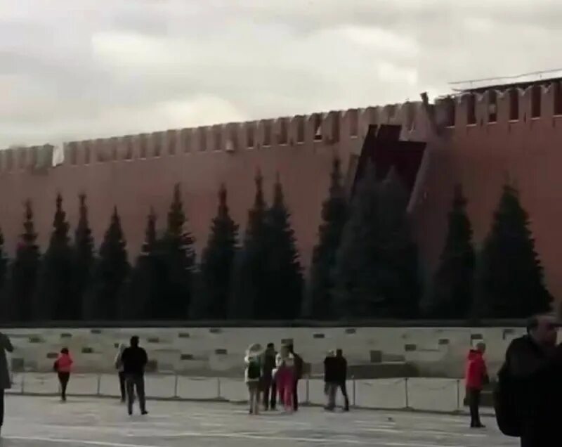 Ураган в Москве 1998 Кремль. Зубцы на Кремле в МСК. Зубцы кремлевской стены. Стены Кремля.