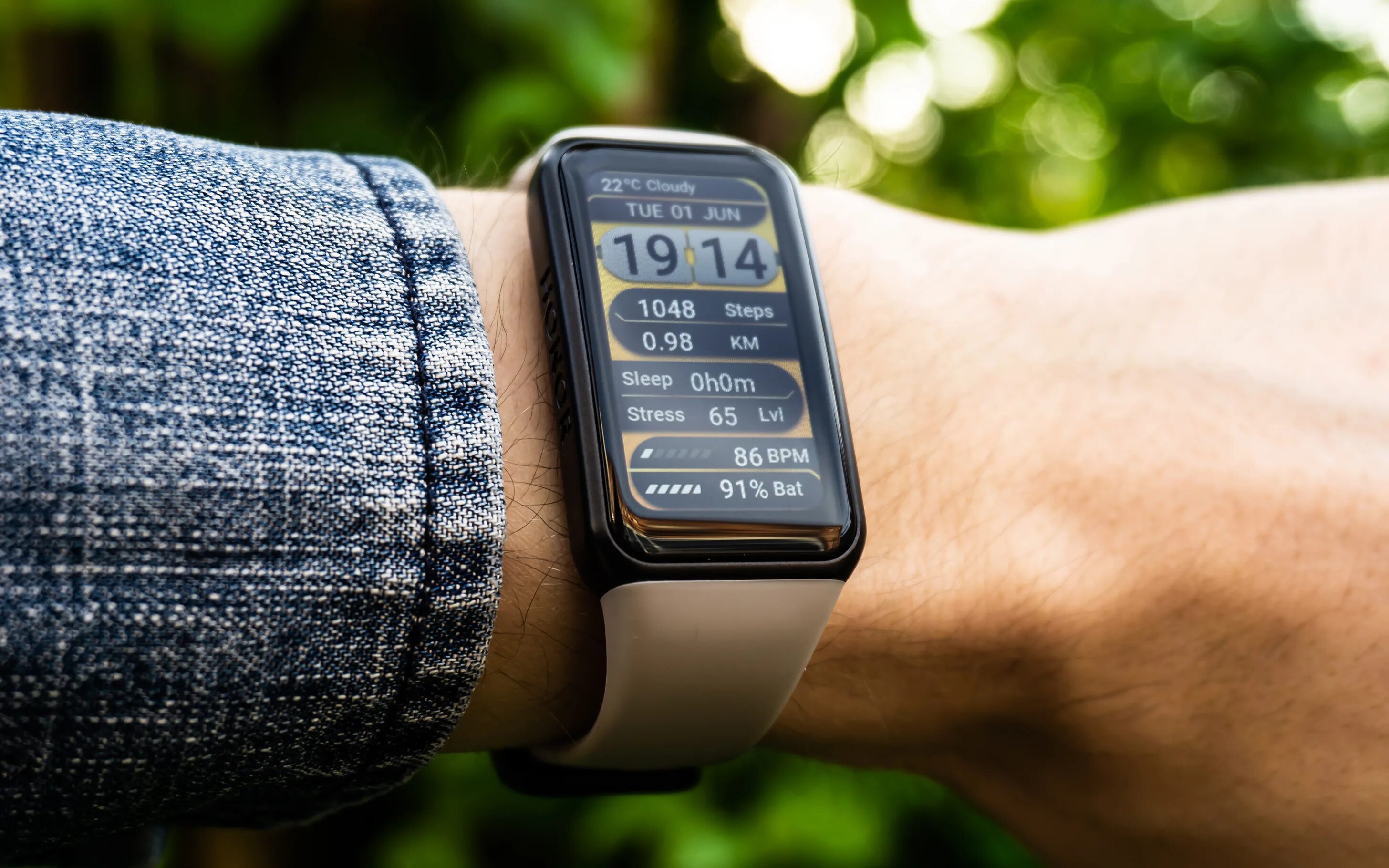 Honor choice band циферблаты. Фитнес браслет хонор band 6. honor band 6 экраны. хонор банд 6 зарядка. honor band 6 белые.