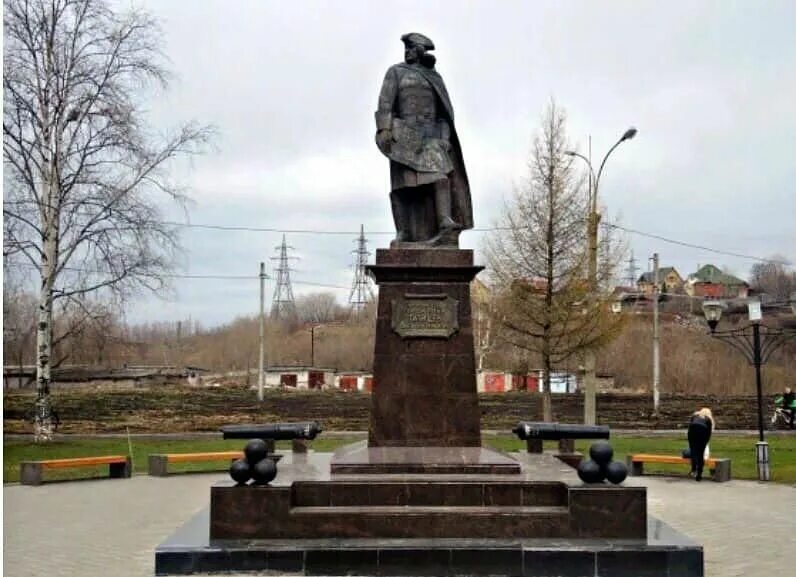 Татищев основатель перми. Татищев памятник в перми. памятник татищева пермь. василий татищев памятник в перми. памятник василию никитичу татищеву.
