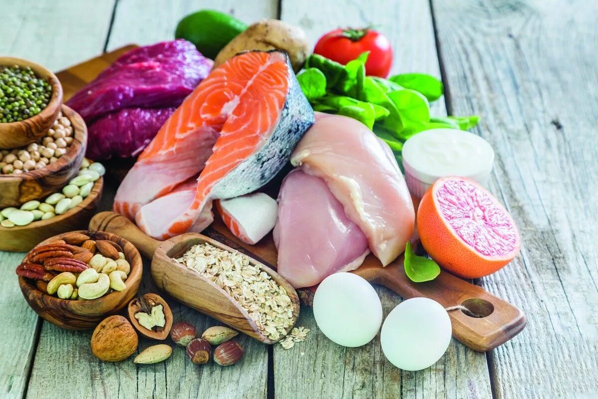 Выбор питания. Корзина с продуктами. Полезное питание суперфуды блюда. Разные продукты. Разные продукты.