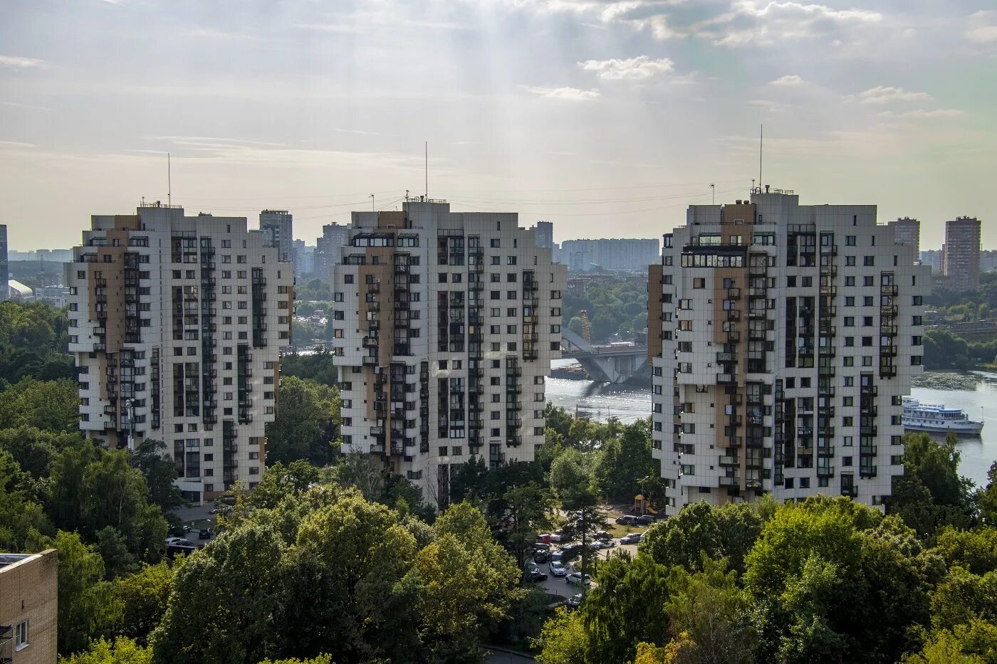 Химки Чайковского 1. Чайковского 5 Москва. Первый жилой дом в мире. Химки.