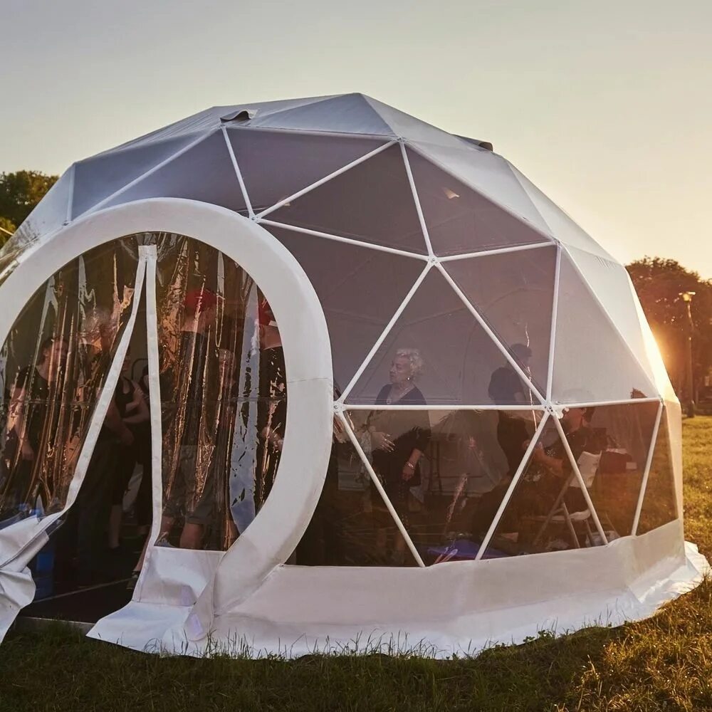 Палатка дом купить. Глэмпинг геокупол геосфера. Купол геодезический глемпинг. Глэмпинг палатка купол. Палатка Garden Igloo.