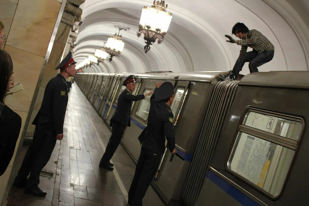 Метро улети. Зацеперы в московском метро.