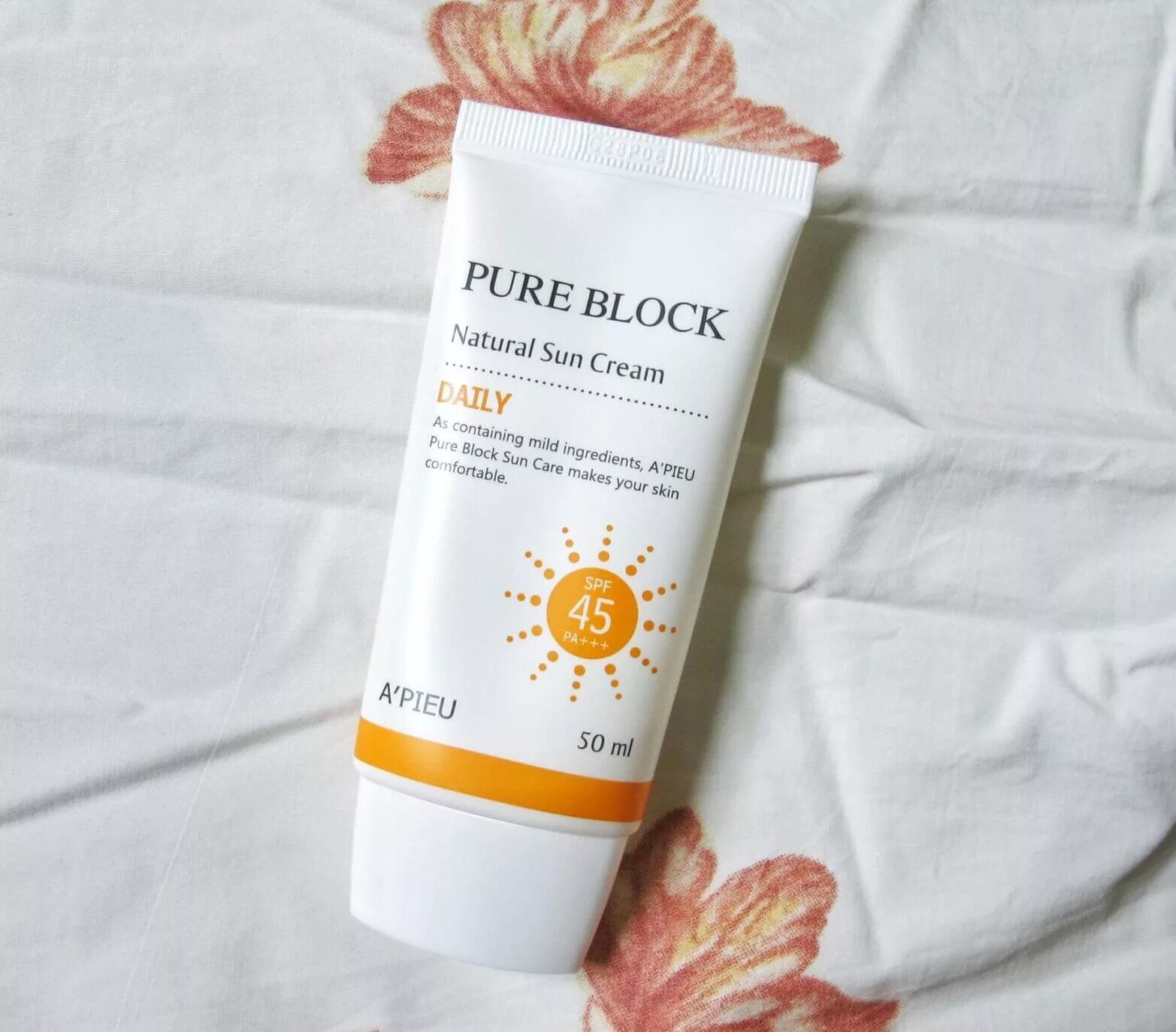 Spf 50 для лица корея. A'PIEU крем Pure Block natural Daily Sun SPF 45. Солнцезащитный крем SPF 50 Корея для лица. Pure Block natural Daily Sun Cream. Крем корейский для лица 50 SPF солнцезащитный с SPF.