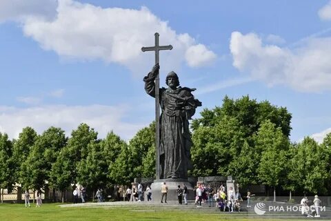 Памятник крещения