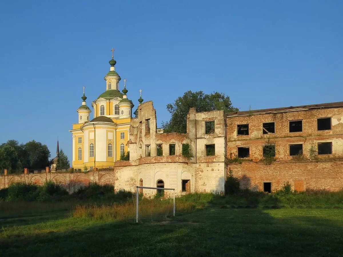 Суморин монастырь тотьма. Суморин монастырь тотьма. Тотемский монастырь вологодская область. Спасо суморин монастырь тотьма. Суморин монастырь тотьма.