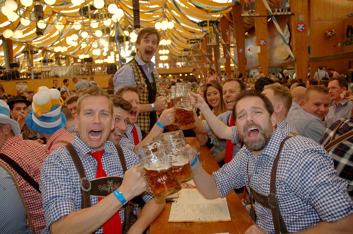 Сколько пивоварен участвуют в октоберфесте. Октоберфест 2023. Октоберфест в Мюнхене. Октоберфест в Германии 2023.