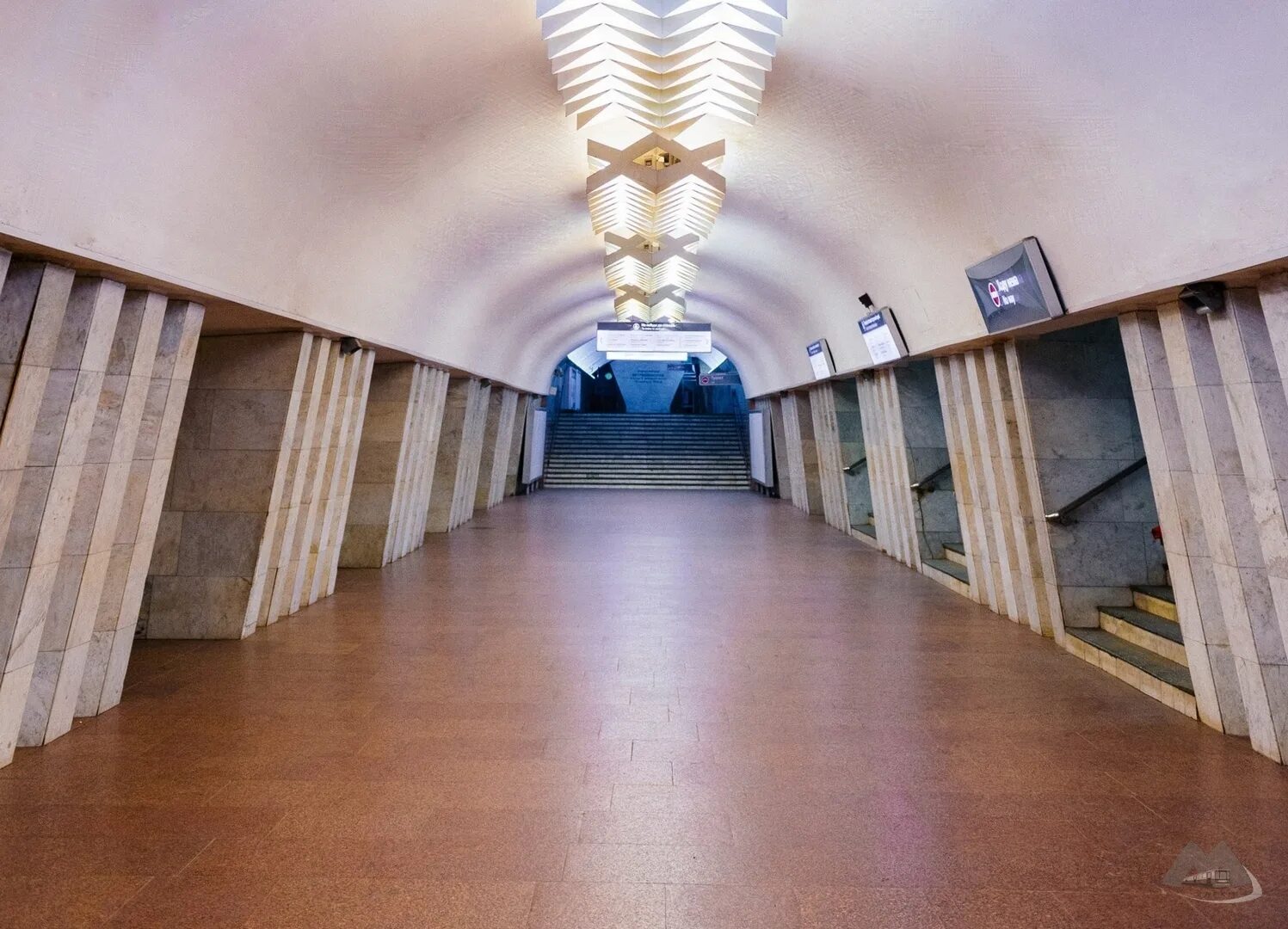 Метро армейская. Станции харьковского метрополитена. Станция метро тракторный завод. Метро армейская. Станция метро армейская харьковское метро.