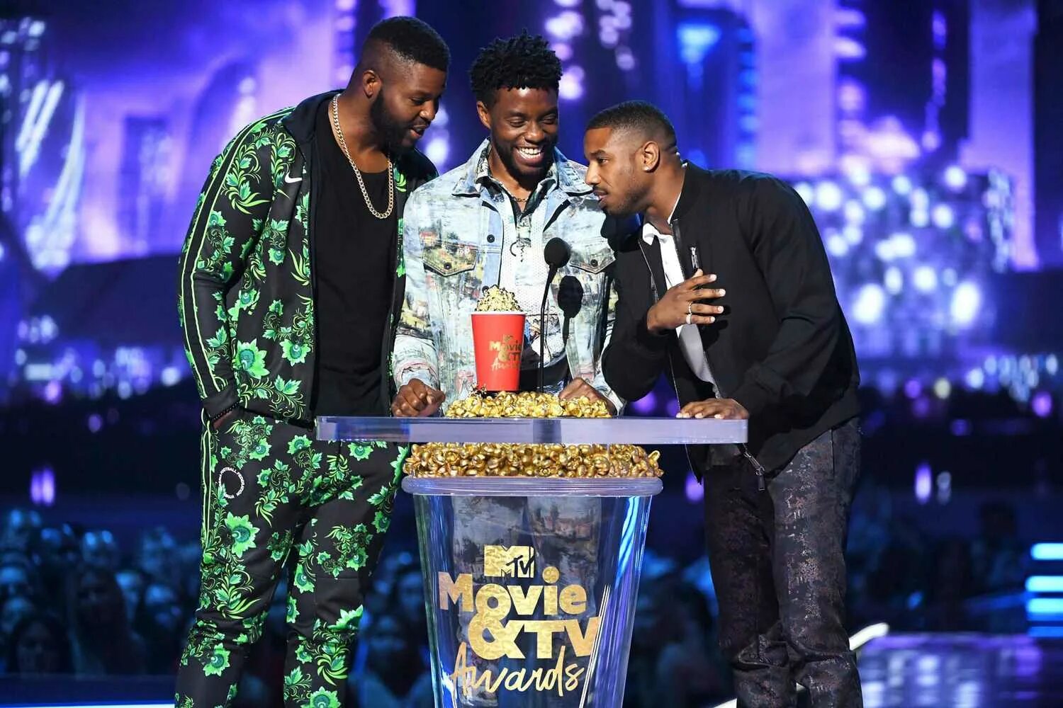 Mtv films. Церемония mtv movie awards 2018. церемония вручения премии mtv movie awards 2015. mtv movie awards 2025. церемония вручения премии mtv movie awards 2012 фильм 2012.