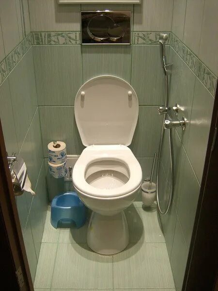 Покажи фотографию туалета. Унитаз в квартире. Туалет в пятиэтажке. Раковина в туалете в панельном доме. Туалет фото.
