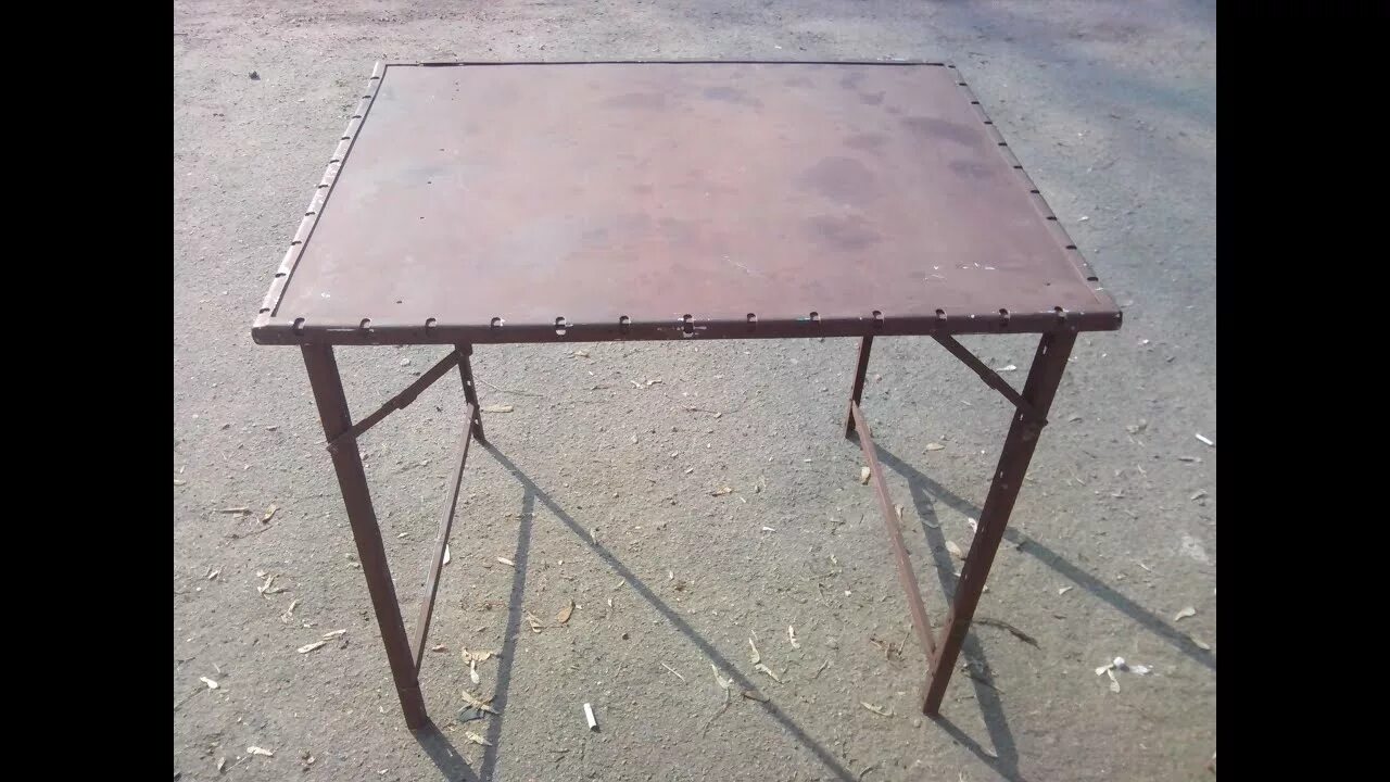 Самодельные разборные. Самодельный походный столик. Самодельный складной столик. Разборный стол из металла. Раскладной стол из металла.