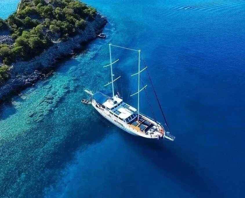 Private blue. Sail Tour Фетхие. Яхтинг в Фетхие. Парусник Фетхие. Турция острова яхта.
