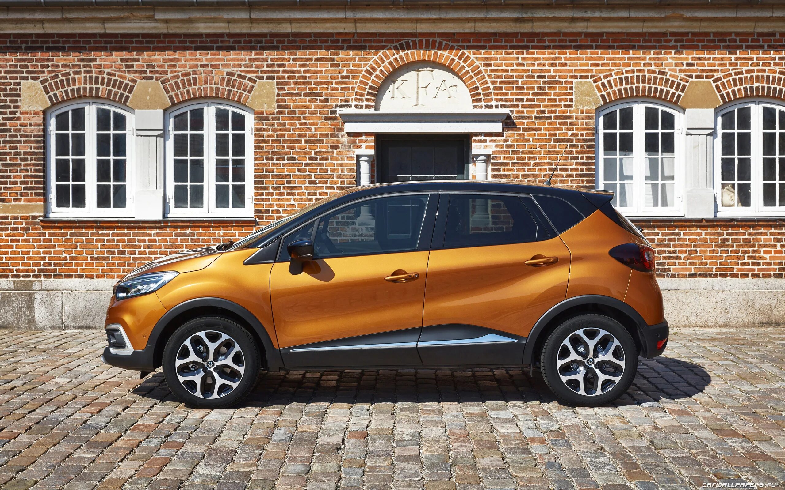 Рено Ренаулт Каптур. Renault Captur 2017. Renault кроссовер Captur. Рено Каптур сбоку.