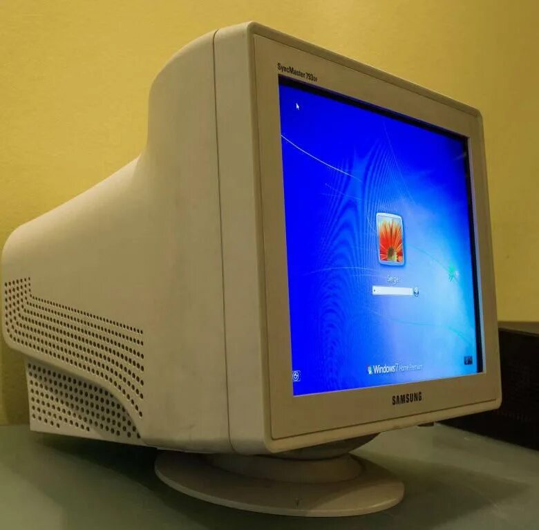 Электронно лучевые мониторы. Samsung syncmaster 793mb. Старые мониторы для компьютера. Samsung syncmaster 753dfx. Квадратный монитор.